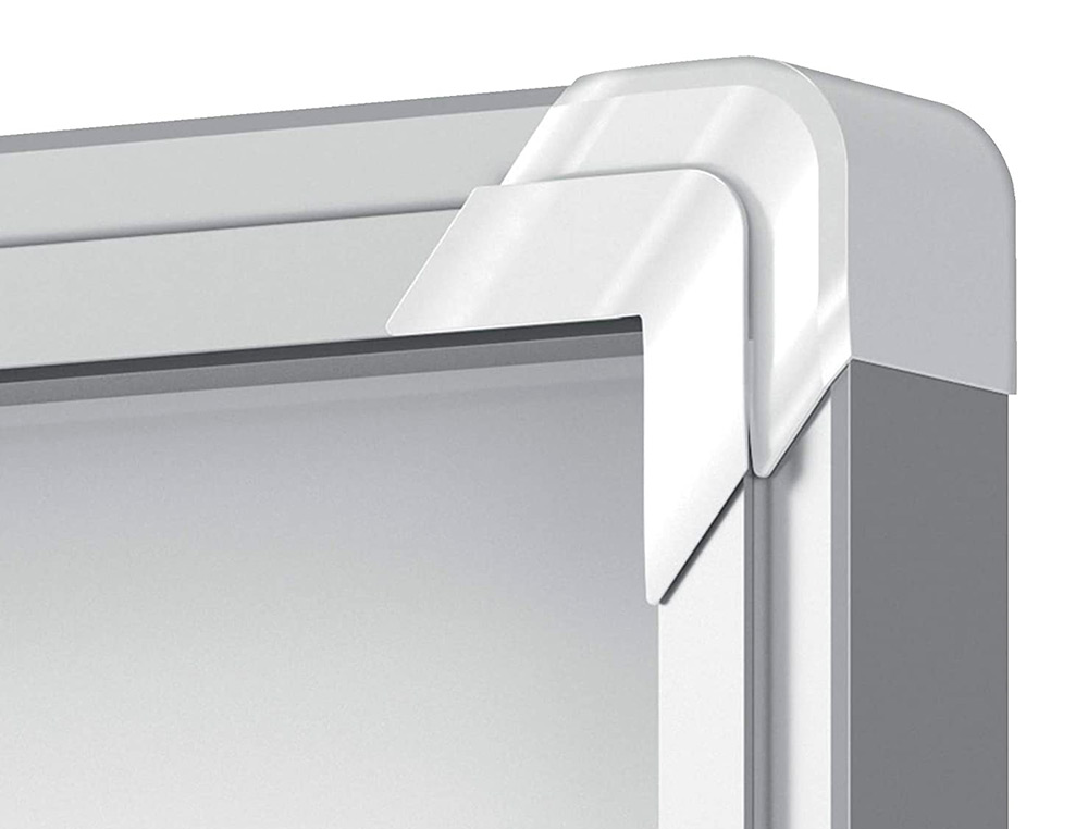 VITRINA DE ANUNCIOS NOBO PREMIUM PLUS MAGNETICA 4 X DIN A4 532X692X37 MM