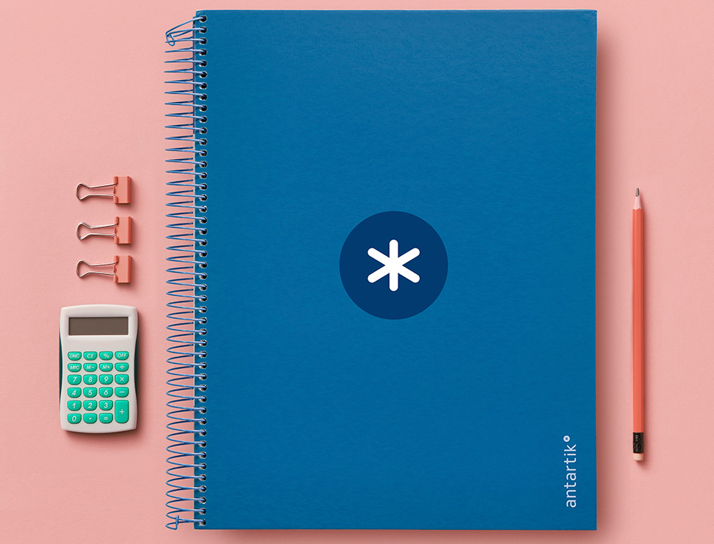 CUADERNO ESPIRAL A4 MICRO ANTARTIK TAPA FORRADA 120H 90 GR HORIZONTAL 5 BANDAS 4 TALADROS COLOR AZUL OSCURO