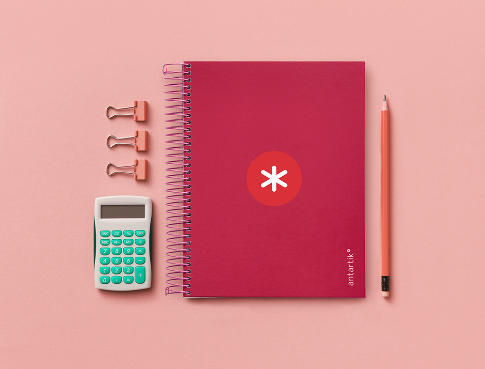 CUADERNO ESPIRAL A5 MICRO ANTARTIK TAPA FORRADA120H 90 GR CUADRO 5MM 5 BANDAS6 TALADROS COLOR FRAMBUESA