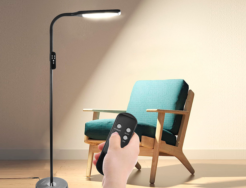 LAMPARA DE SUELO Q-CONNECT LED 15W 850 LM 3 NIVELES COLOR BRILLO REGULABLE CUELLO FLEXIBLE CONTROL REMOTO NEGRO