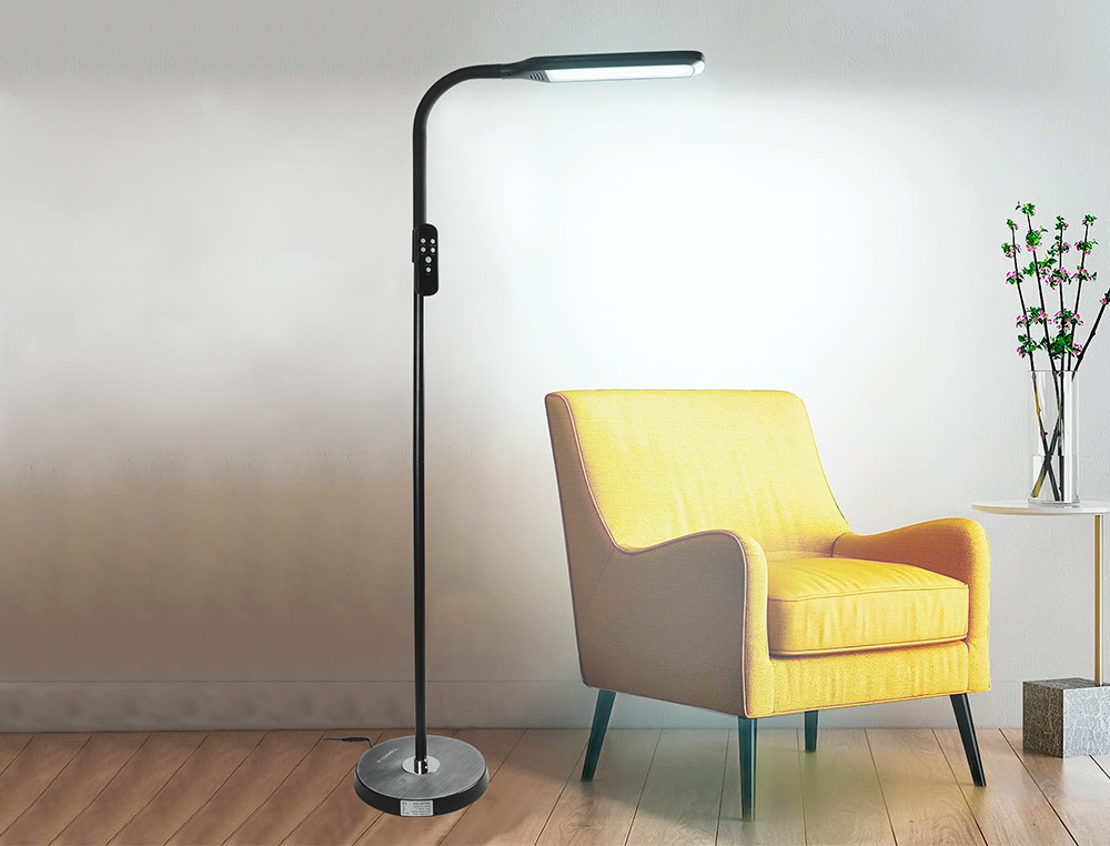 LAMPARA DE SUELO Q-CONNECT LED 15W 850 LM 3 NIVELES COLOR BRILLO REGULABLE CUELLO FLEXIBLE CONTROL REMOTO NEGRO