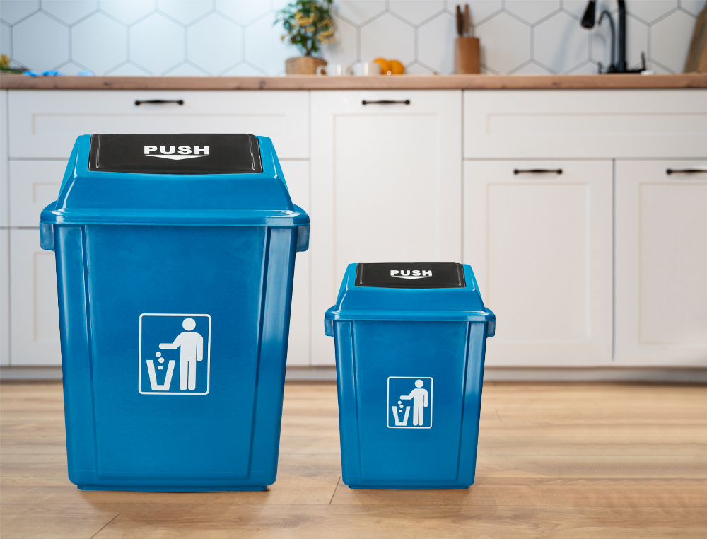 PAPELERA CONTENEDOR Q-CONNECT PLASTICO CON TAPA DE BALANCIN 58 LITROS AZUL 470X330X760 MM