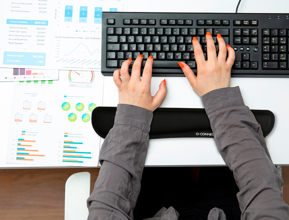 REPOSAMUECAS Q-CONNECT MEMORY FOAM PARA TECLADO COLOR NEGRO 460X85X25 MM