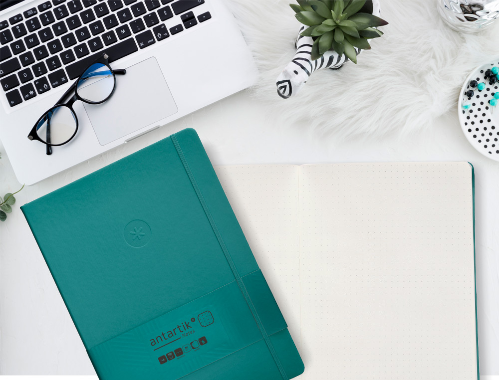 CUADERNO CON GOMILLA ANTARTIK NOTES TAPA DURA A4 HOJAS PUNTOS VERDE AGUAMARINA 100 HOJAS 80 GR FSC
