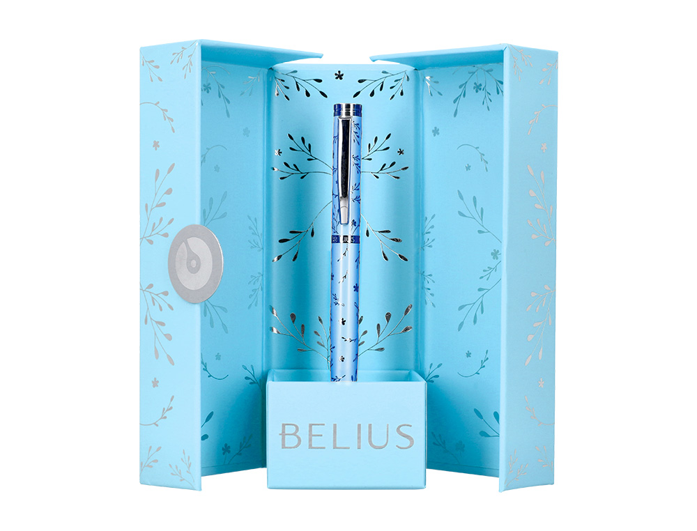 PLUMA BELIUS BELLA ALUMINIO COLOR AZUL CELESTE DISEO PLATEADO RELIEVE TINTA AZUL CAJA DE DISEO