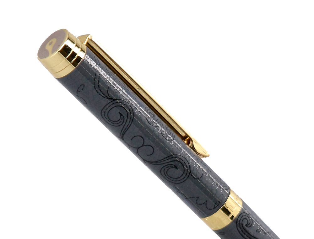 BOLIGRAFO BELIUS WILD WEST ALUMINIO COLOR NEGRO DORADO TINTA COLOR AZUL CAJA DE DISEÑO