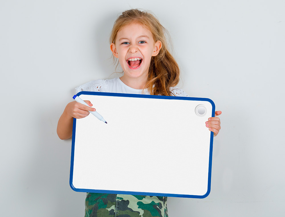 PIZARRA BLANCA LIDERPAPEL 30X42 CM MAGNETICA DOBLE CARA LISA CON ROTULADOR IMAN Y BORRADOR