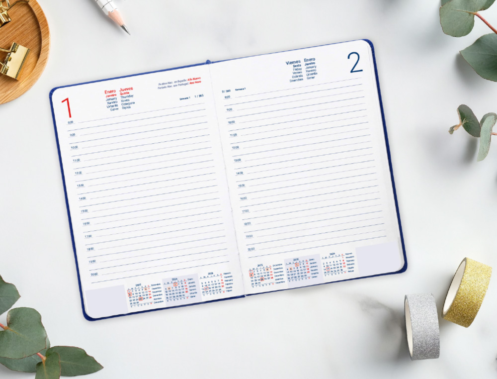 AGENDA ENCUADERNADA LIDERPAPEL NOMI A6 2026 DIA PAGINA AZUL PAPEL 70 GR FSC