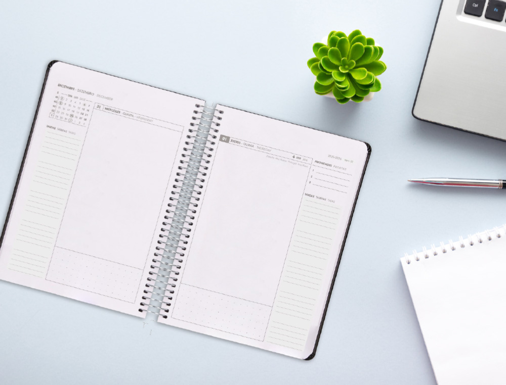 AGENDA ESPIRAL ANTARTIK ESSENTIALS A5+ 2026 DÍA PÁGINAMORADO PAPEL 80G FSC