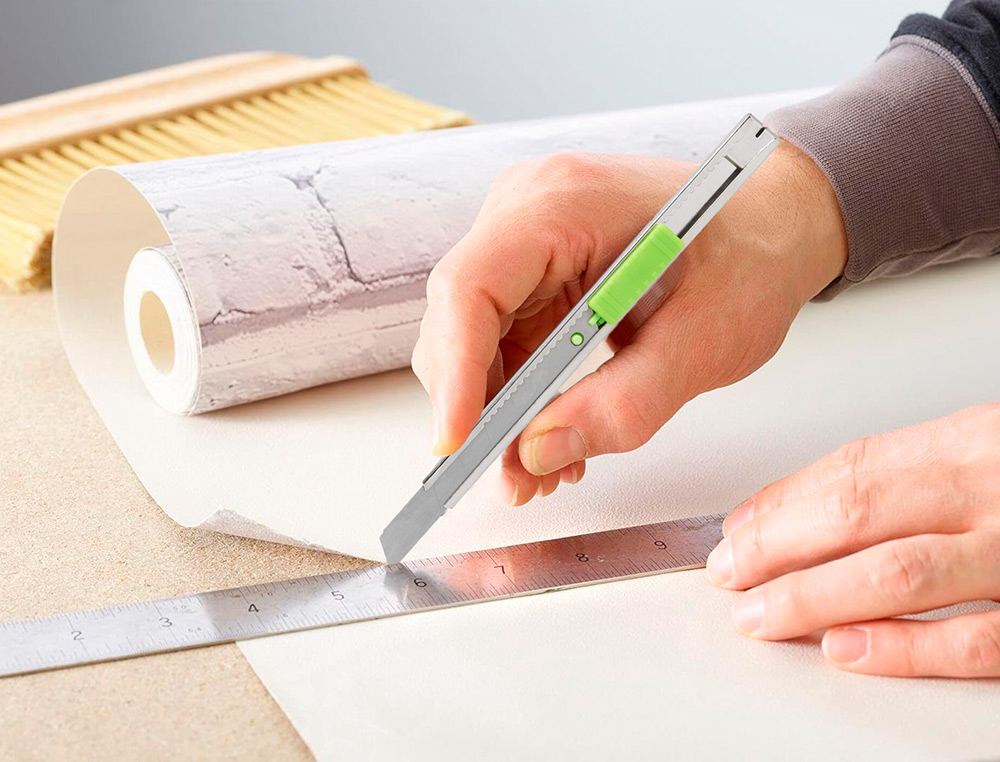 CUTER Q-CONNECT METALICO ESTRECHO CUCHILLA 9 MM CON CLIP BLISTER 1 UNIDAD